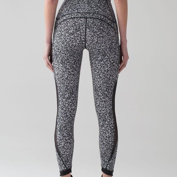 Lululemon Sole Training 7/8 Tight Size 4 - Picture 5 of 14